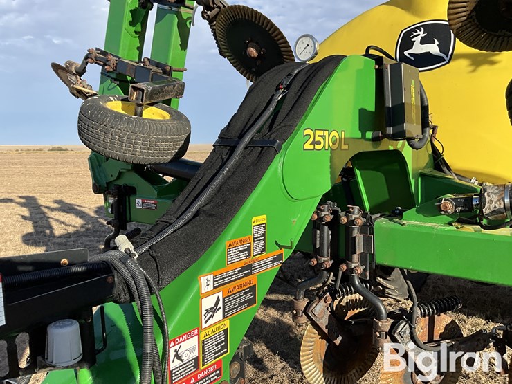 2014-john-deere-2510l-image-12