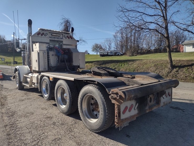 peterbilt-388-image-39