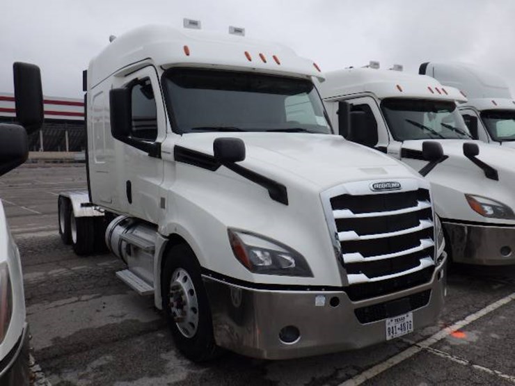 freightliner-cascadia-126-image-3