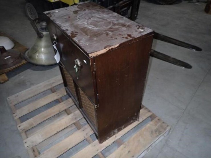 antique-25-in.-x-32-in.-x-15-in.-radio-cabinet/-image-6