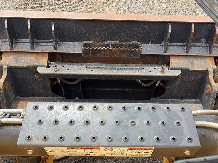 2022-new-holland-c362-image-45