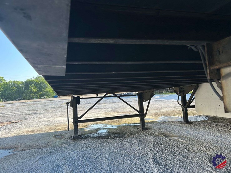 2014-stoughton-28-ft-image-11