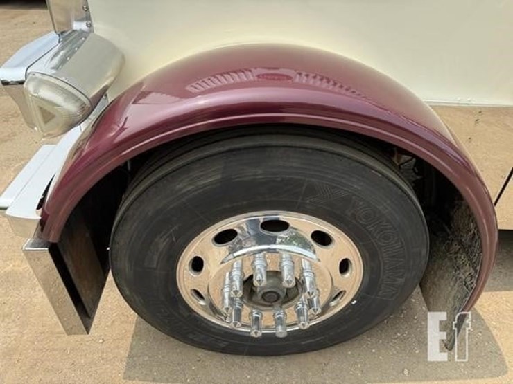 2002-peterbilt-379-image-14