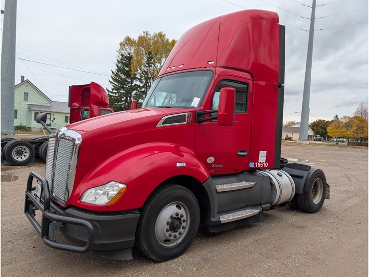2019-kenworth-t680-image-1