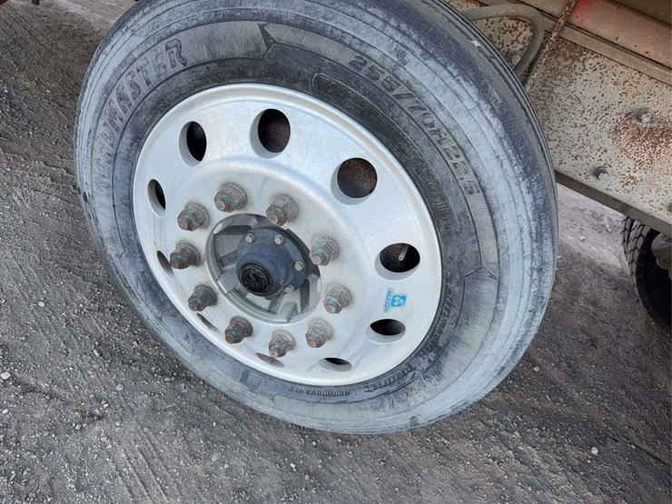 2004-peterbilt-357-image-10