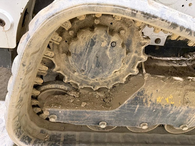 2022-bobcat-t740-image-18