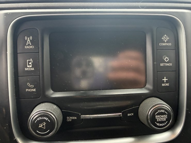 #1830-•-2015-ram-5500-4x4-service-truck-image-35