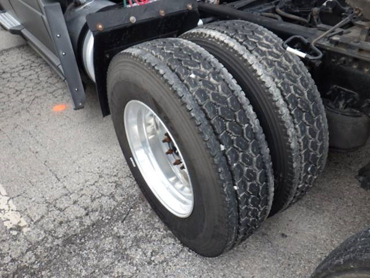 2020-freightliner-cascadia-126-image-15