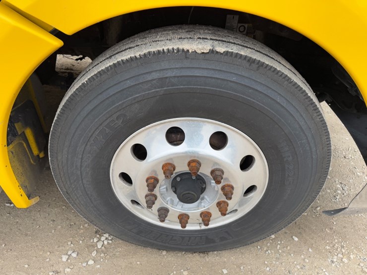 2019-kenworth-t680-image-8