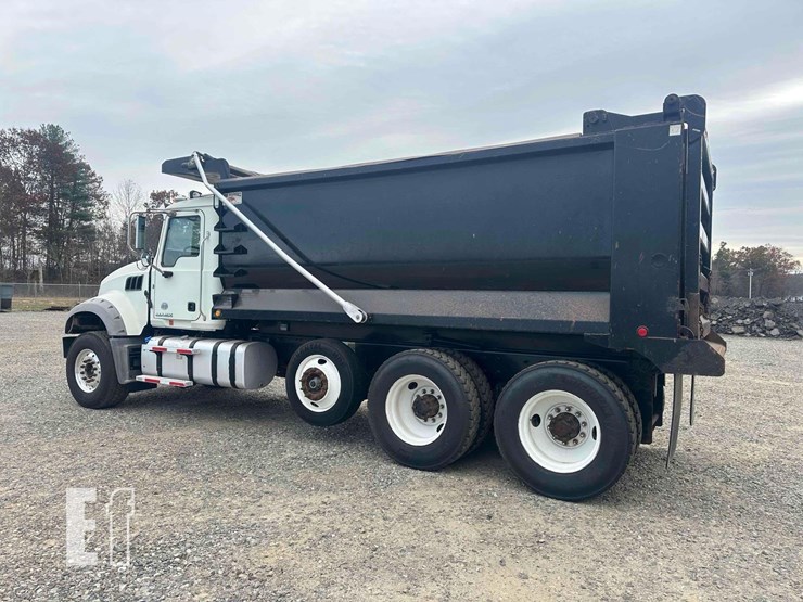 2017-mack-granite-gu713-image-3