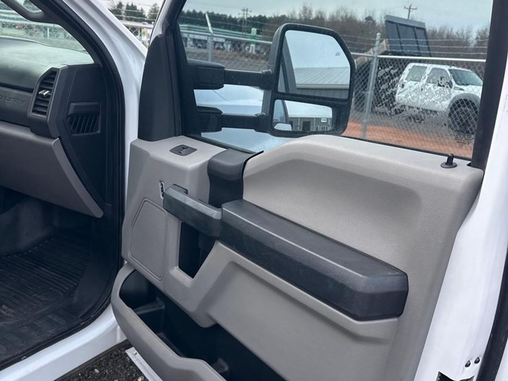 2017-ford-f350-xl-image-16