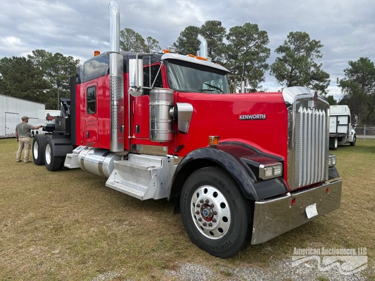 2013-kenworth-w900-image-7