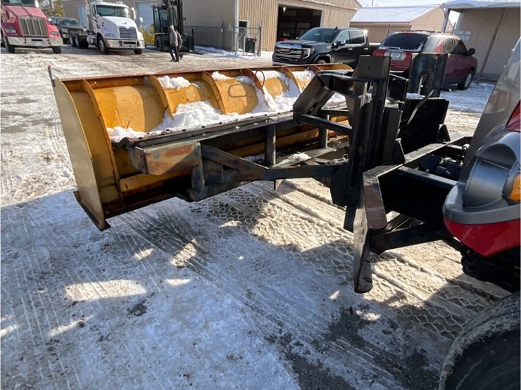 international-7400-image-17