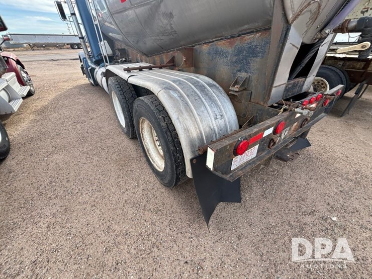 peterbilt-377-image-11