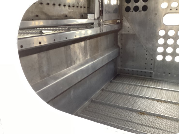 #4675-•-2014-merrit-cattle-trailer-image-8