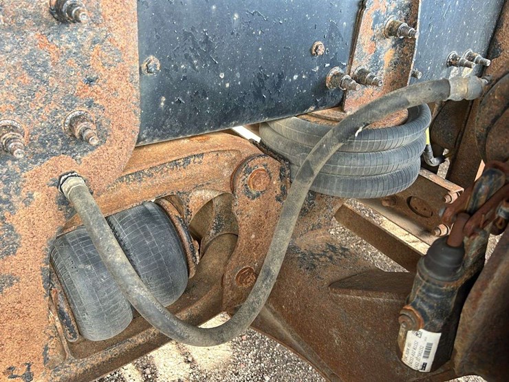 2018-mack-gu-granite-6-axle-dump-truck-image-28