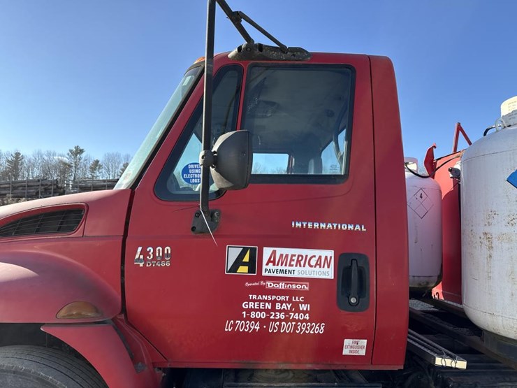 2005-international-durastar-4300-image-13