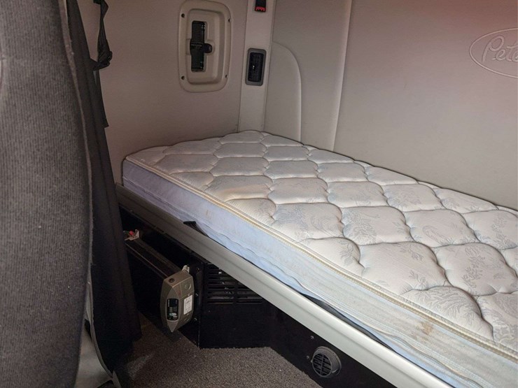 2019-peterbilt-579-image-62