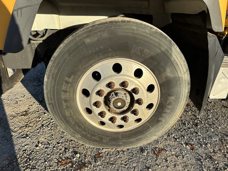 1996-mack-rd688s-image-57