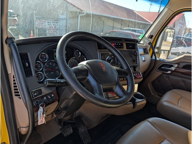 2020-kenworth-t680-image-25