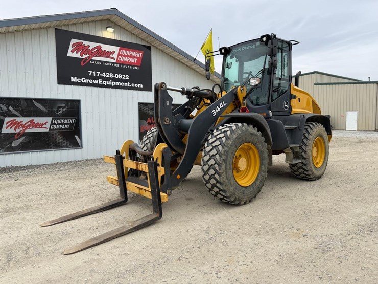 2020-deere-344l-image-3