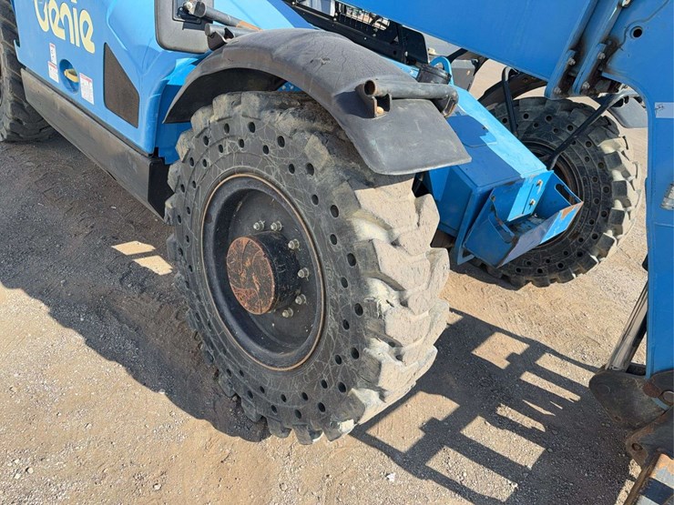 2017-genie-gth844-image-9