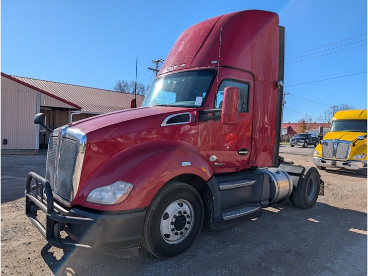 2019-kenworth-t680-image-1