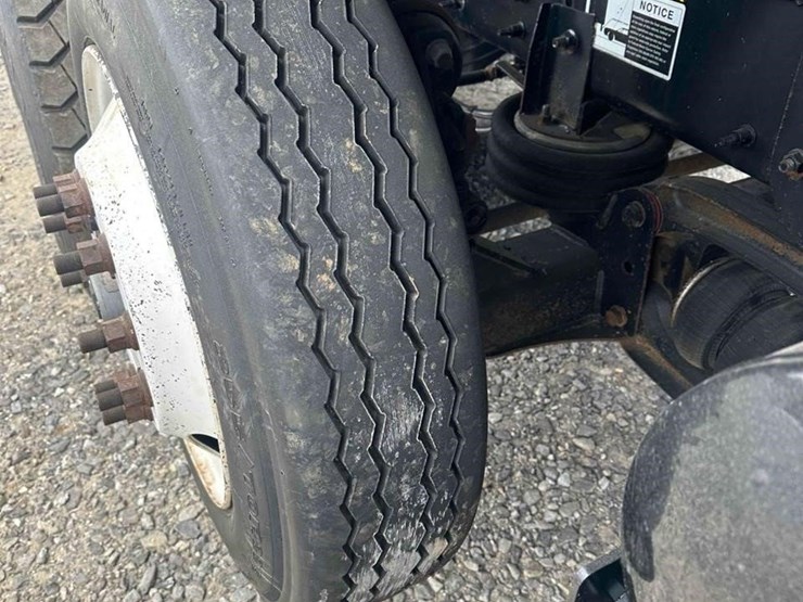 2017-mack-granite-gu713-image-10