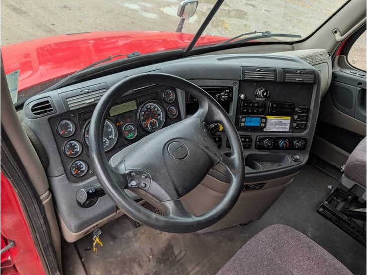 2019-freightliner-cascadia-125-image-22