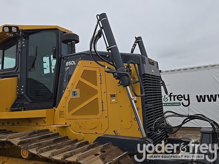 2019-deere-850l-lgp-image-64