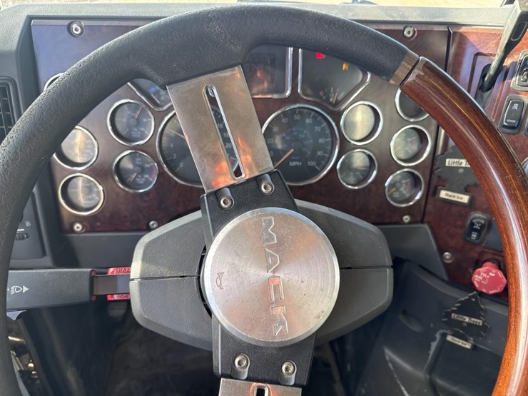 #1463-•-2007-mack-quad-axle-dump-truck-image-54