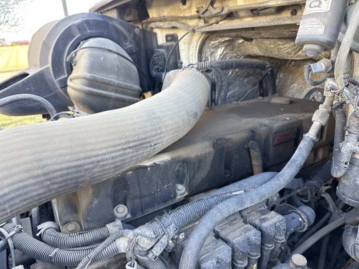 #1994-•-1999-volvo-day-cab-truck-tractor-image-16