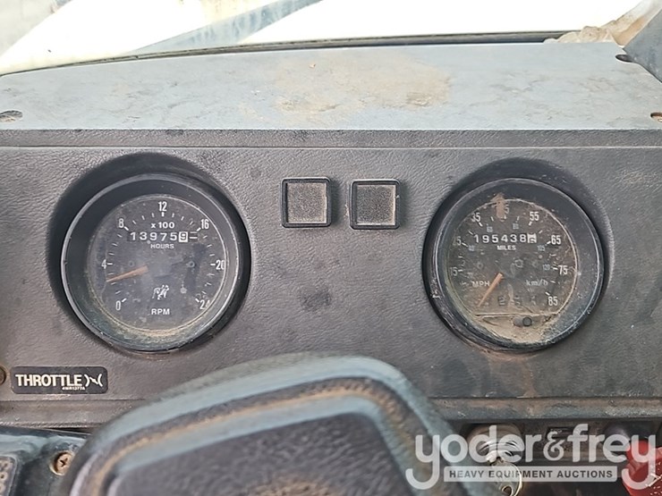 1994-mack-rd690s-image-32