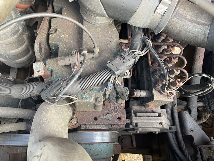 international-4900-image-53