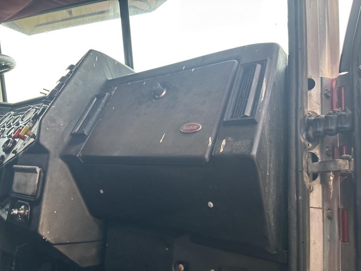 1988-peterbilt-377-image-35