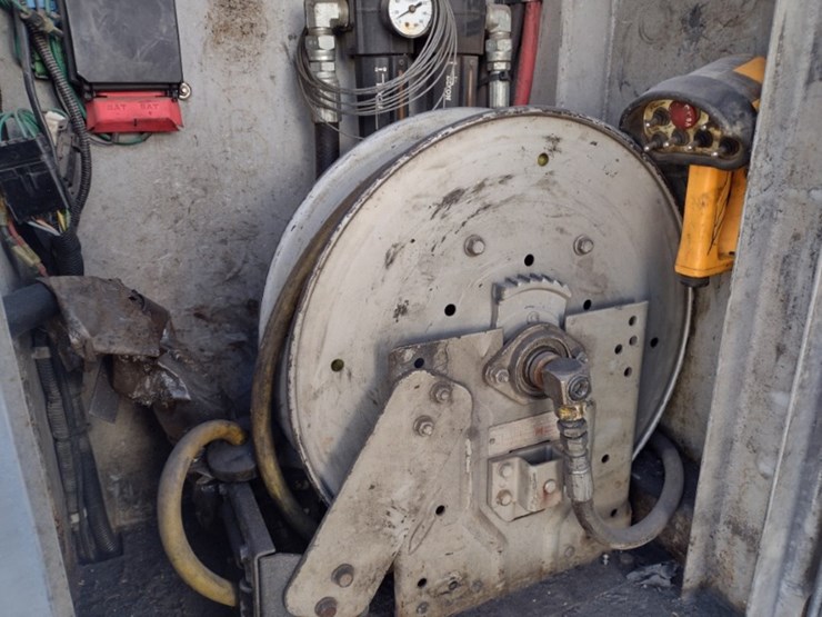 peterbilt-335-image-36