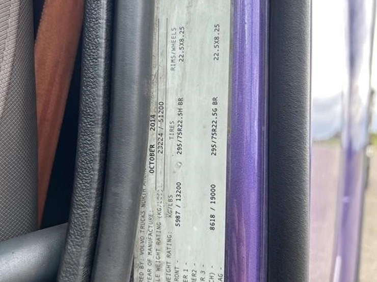 2015-volvo-vnl42t670-image-15