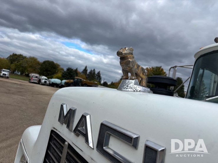 mack-r686st-image-26