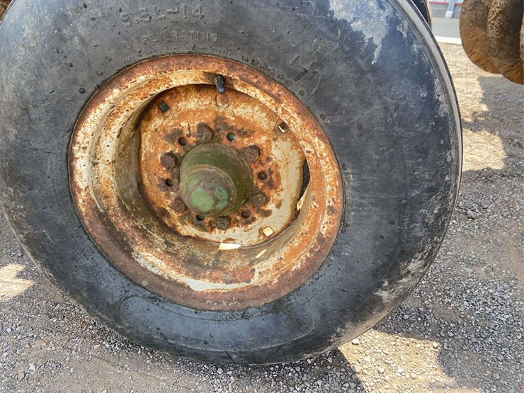 john-deere-235-image-8