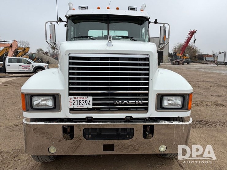 2017-mack-pinnacle-chu613-image-17