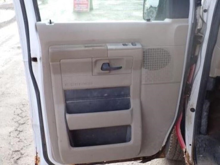 2010-ford-e350-xlt-image-20