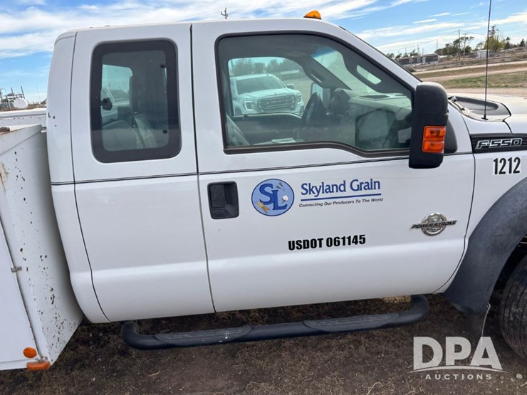 2011-ford-f550-image-45