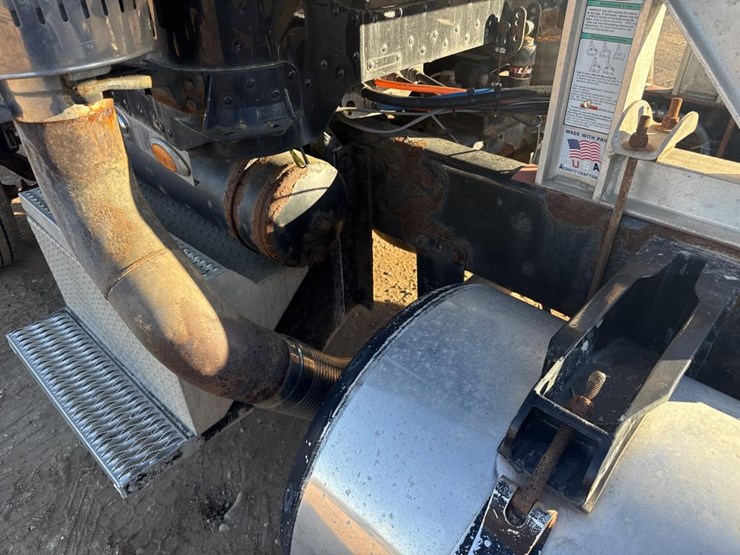 2008-peterbilt-388-image-39