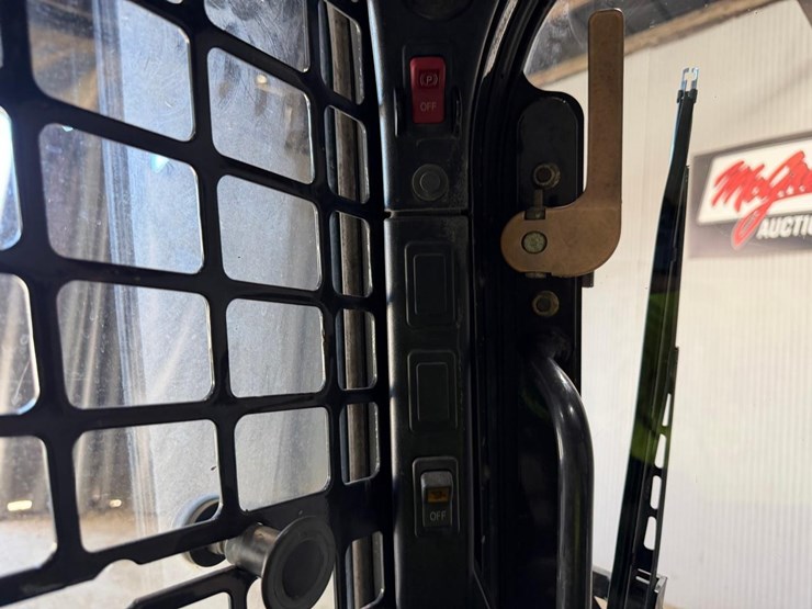 2014-bobcat-s850-image-21