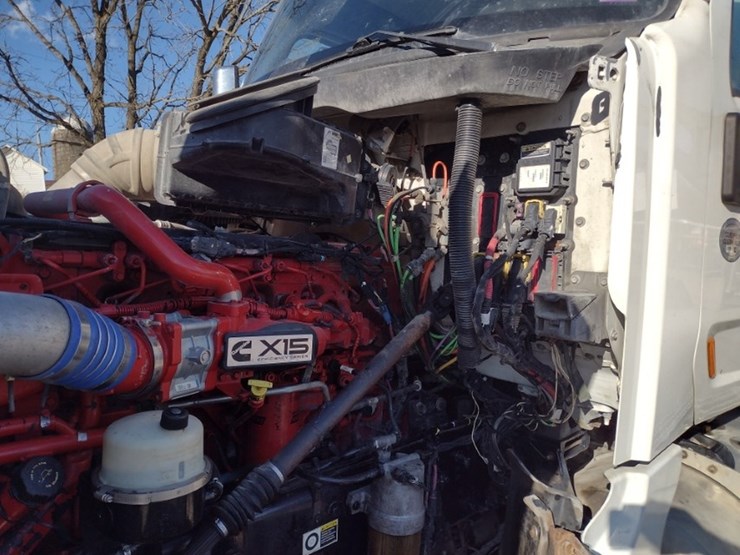 peterbilt-567-image-18