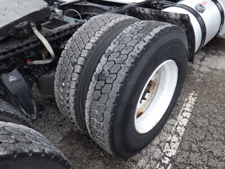 2018-freightliner-cascadia-126-image-6