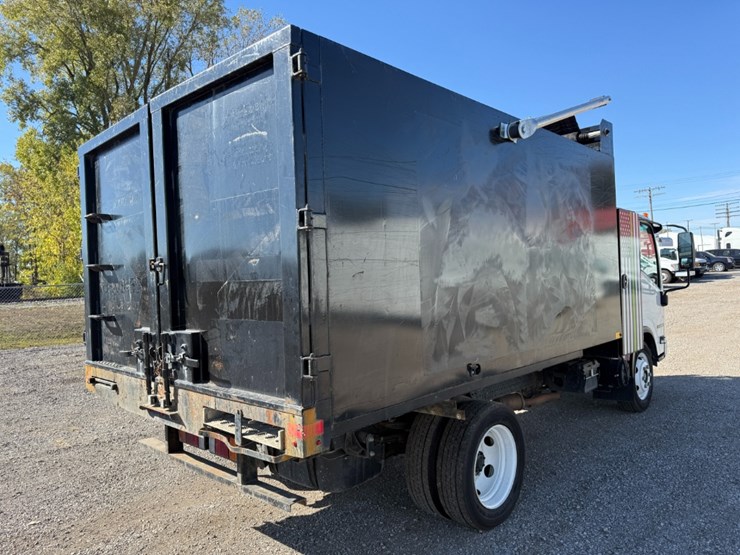 2024-isuzu-nrr-image-6