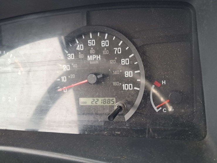 2008-isuzu-npr-image-18