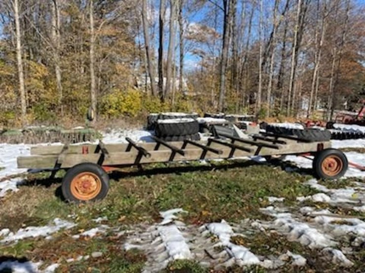 round-bale-wagon-w/8-ton-running-gear-image-1
