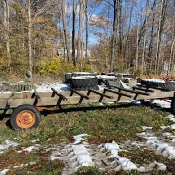 Round Bale Wagon w/8 Ton Running Gear